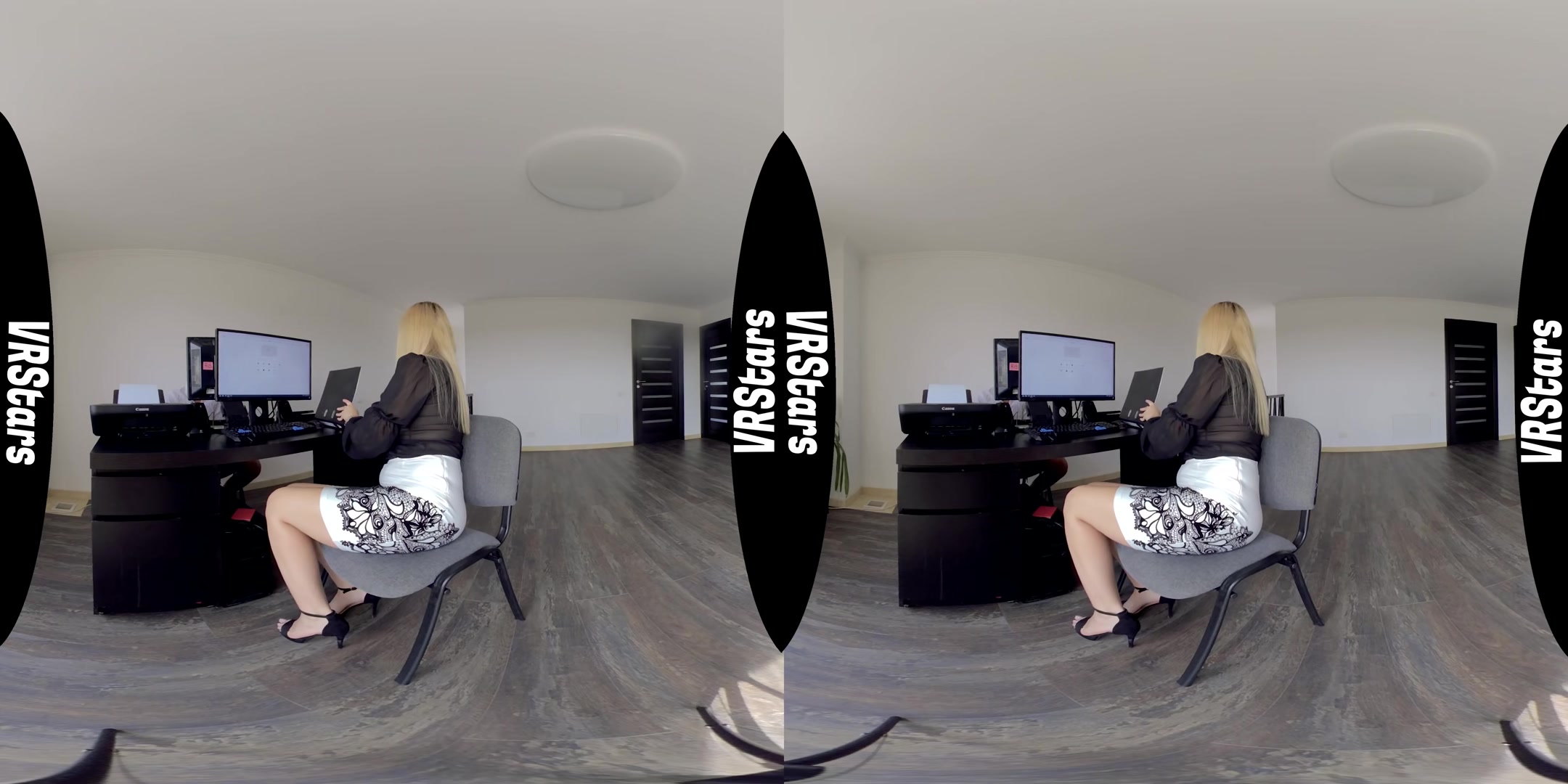 Naughty Secretary Masturbates In The Office - VRStars