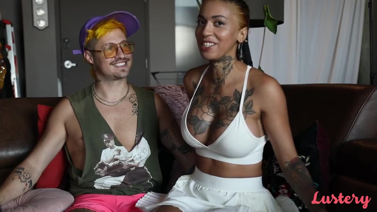 Tattooed Indie Chick Sucks & Rides Hard
