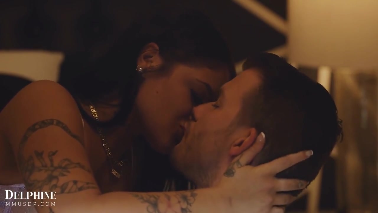Ryan Reid In Tatted Babe Jerks Off The Delivery Guy