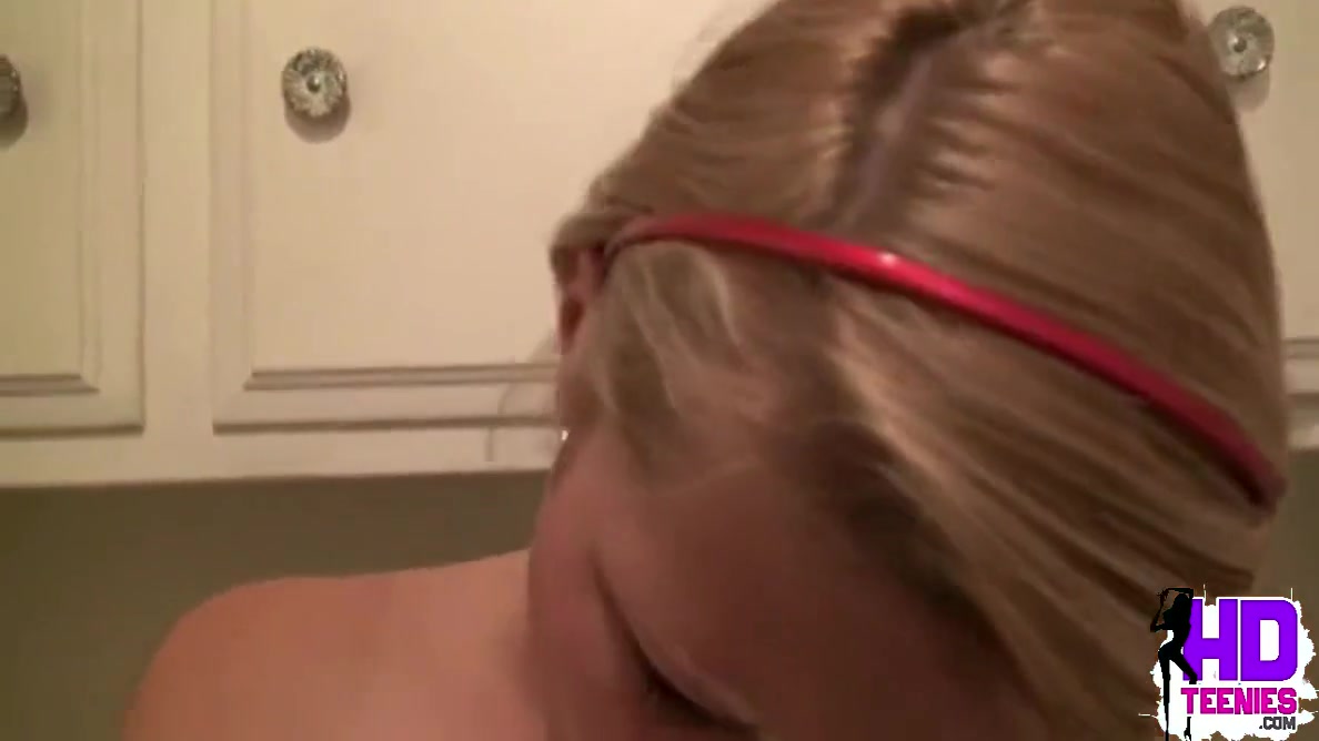 Little Taylor And Stella Bankxxx - Masturbate Closeup On Top Washing Machine