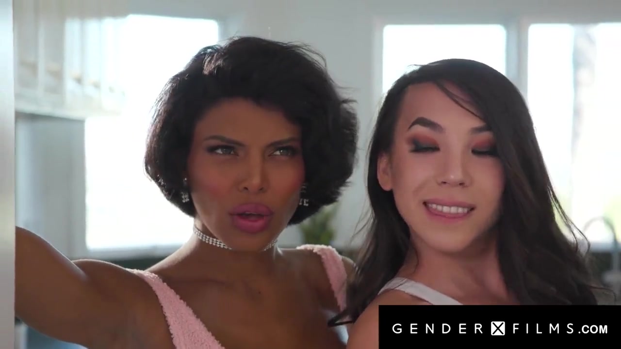 Trans & Ebony Gf Spitroast Tatted Male Stick Ne - Lola Morena And Kasey Kei