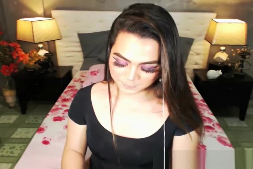 Horny Tranny Babe Play Her Cock On Cam