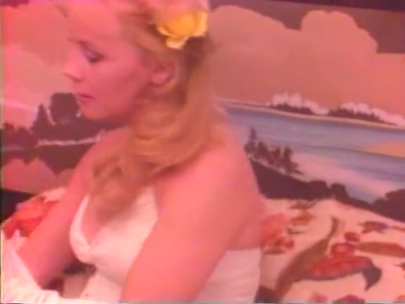 Connie Peterson, Rhonda Jo Petty, Susan Nero in vintage xxx scene