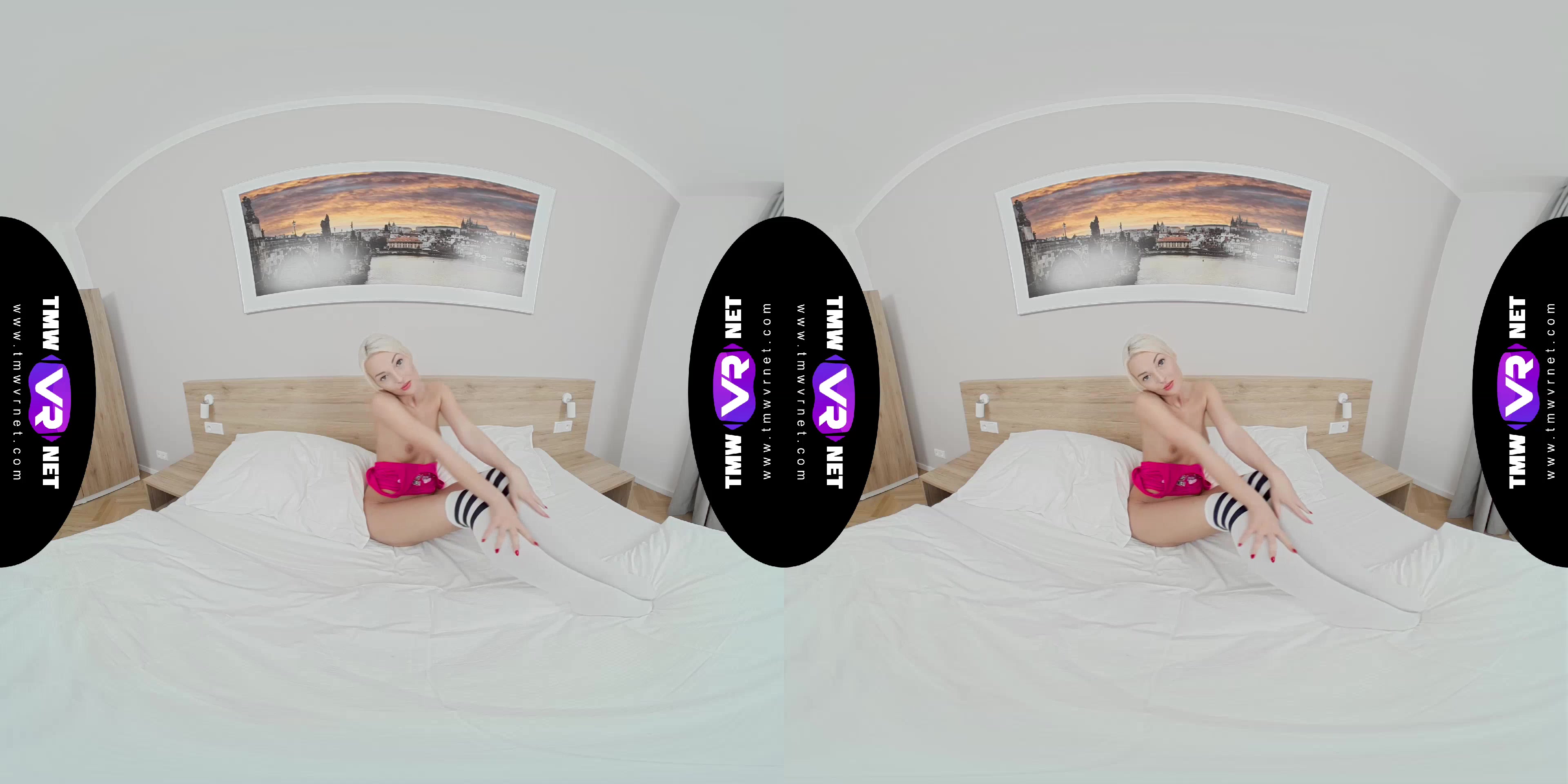 Blondie's solo party in bed - TmwVRnet