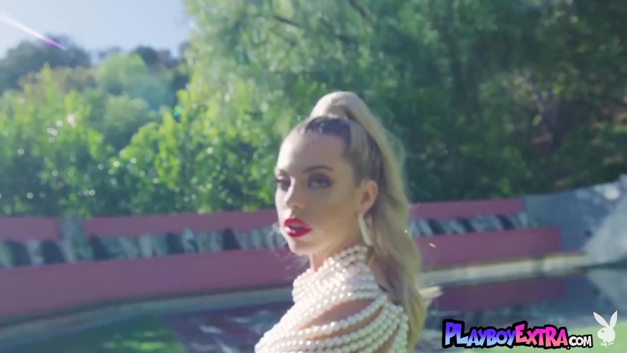 Allie Nicole - Nude Blondie 18-year-old Commands Your Attention