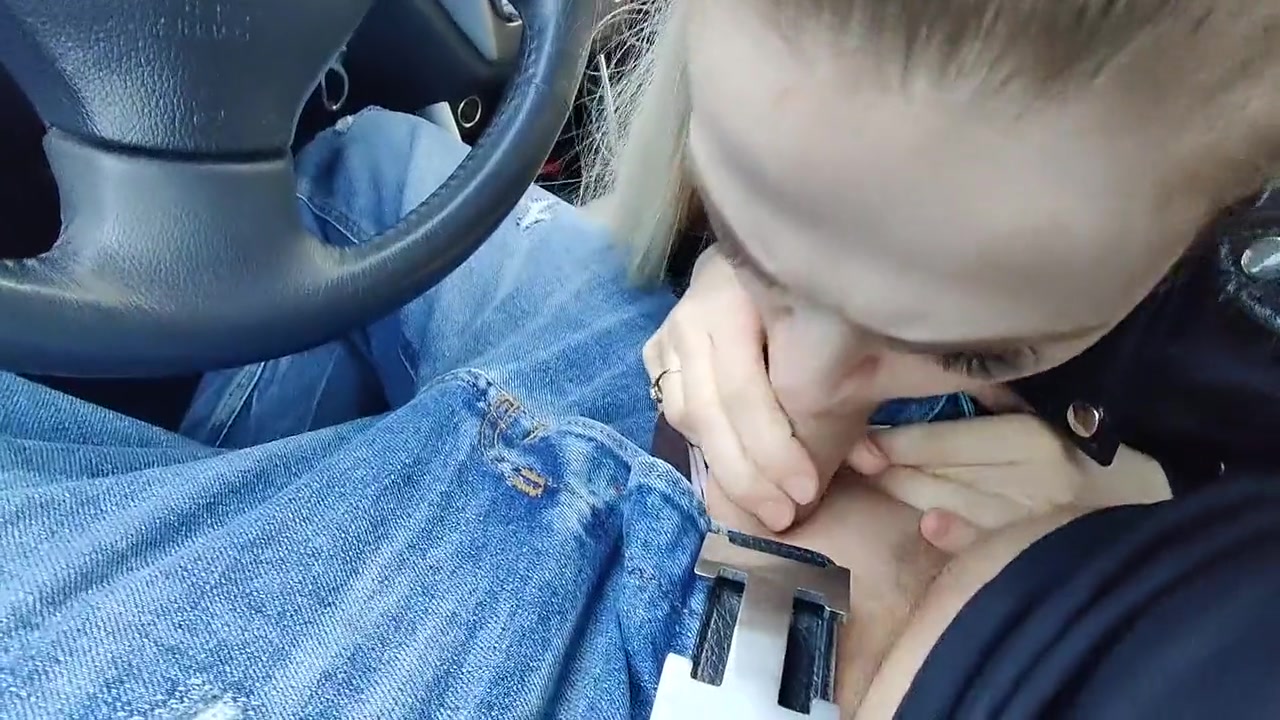 Passionate Blowjob In The Car