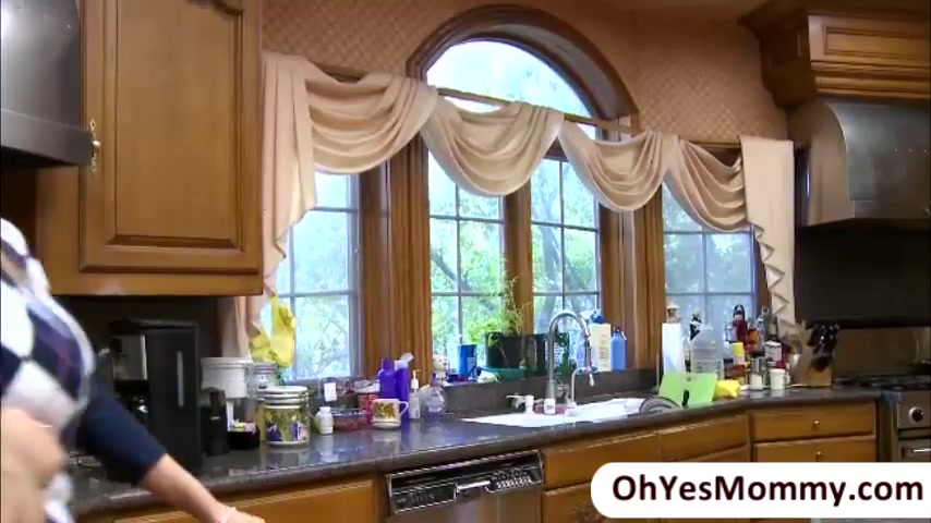 MILF Karen loves a hot threesome fuck