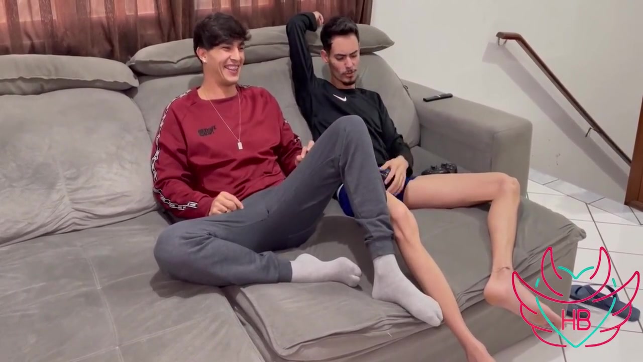 Heitor Baumann And Jardel Lucas In Jogo De Video Game Acaba Em Sexo Entre Os Novihos 6 Min