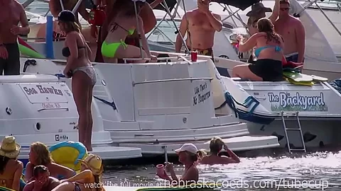 wet and wild babes on vacation
