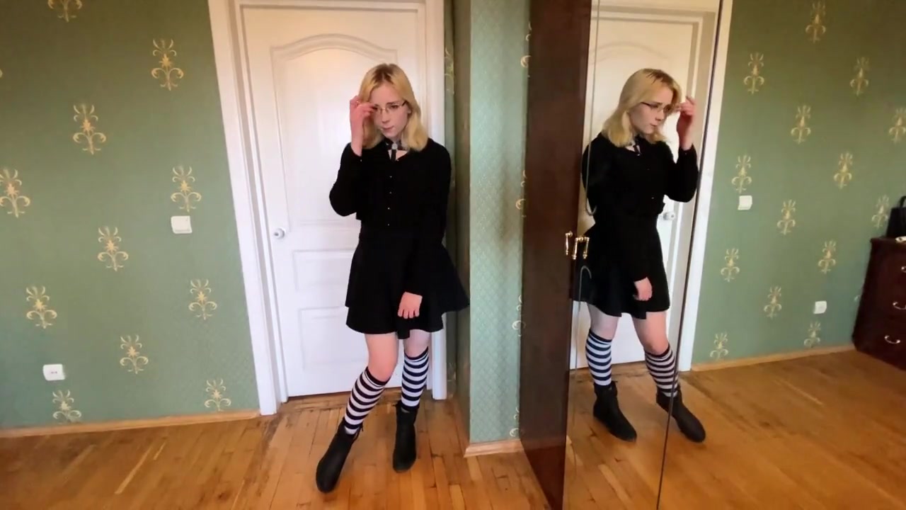 Pretty Girl Suck Dick In Front Of The Mirror