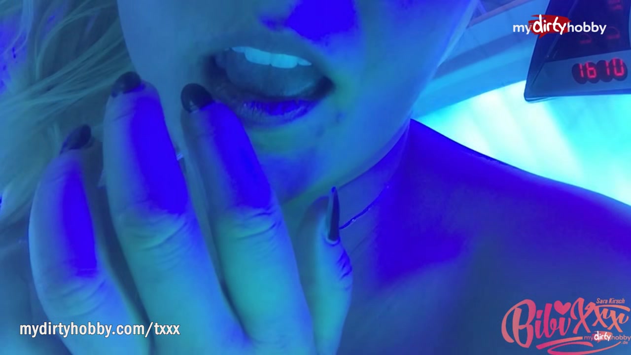 MyDirtyHobby - teen 18+ fingering herself on Solarium