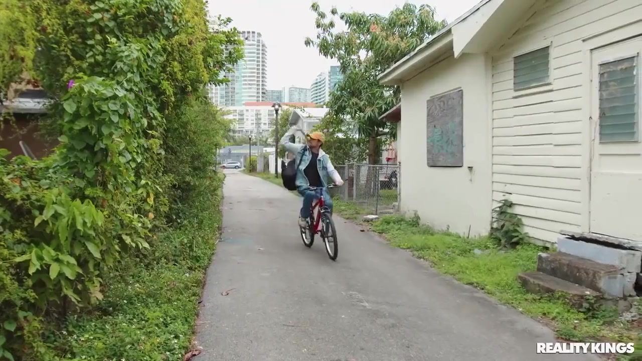 Scooting, Flashing & Fucking On Pornhd