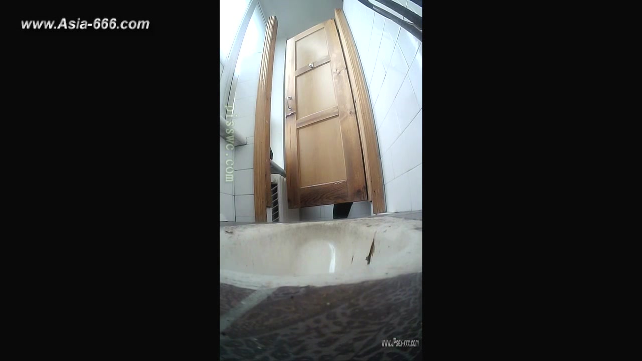 peeping blondes go to toilet.60