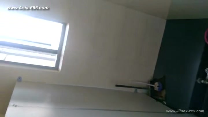 chinese girls go to toilet.120