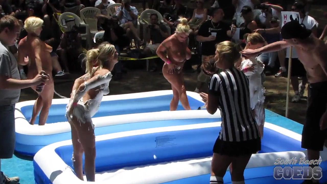 2009 Show Hot And Wild Chick Oil Wrestling - SouthBeachCoeds