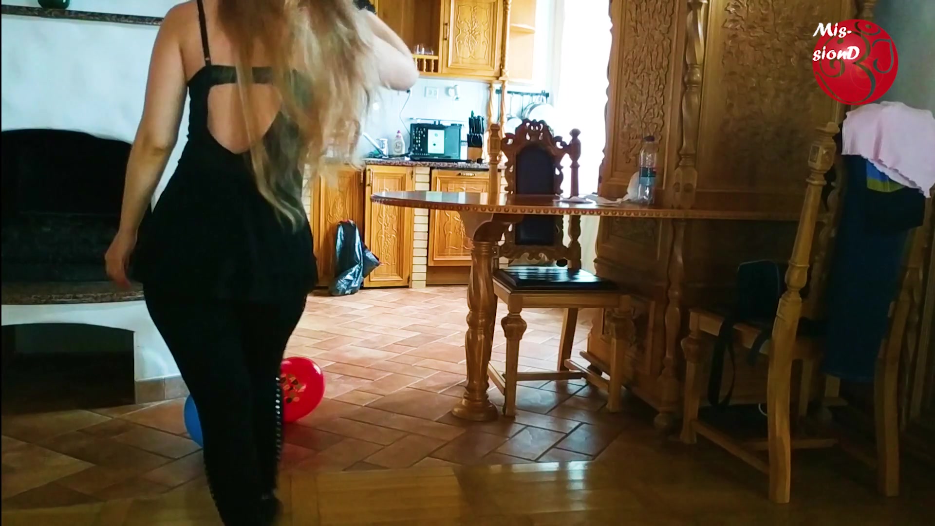 Blonde With Balloons - Sex Movies Featuring Findom Goaldigger