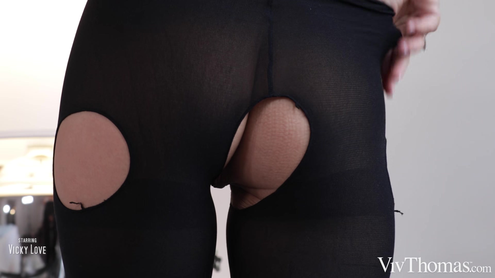 Follow Me - Jessica Portman & Vicky Love - VivThomas