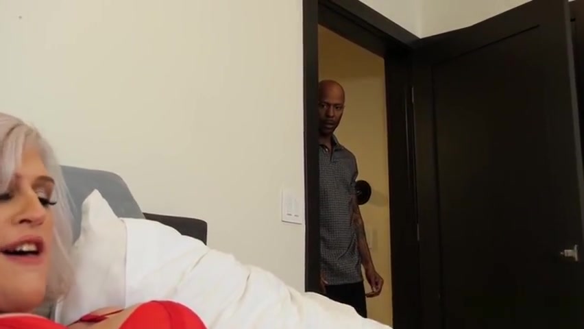Hot shemale gaping with cumshot