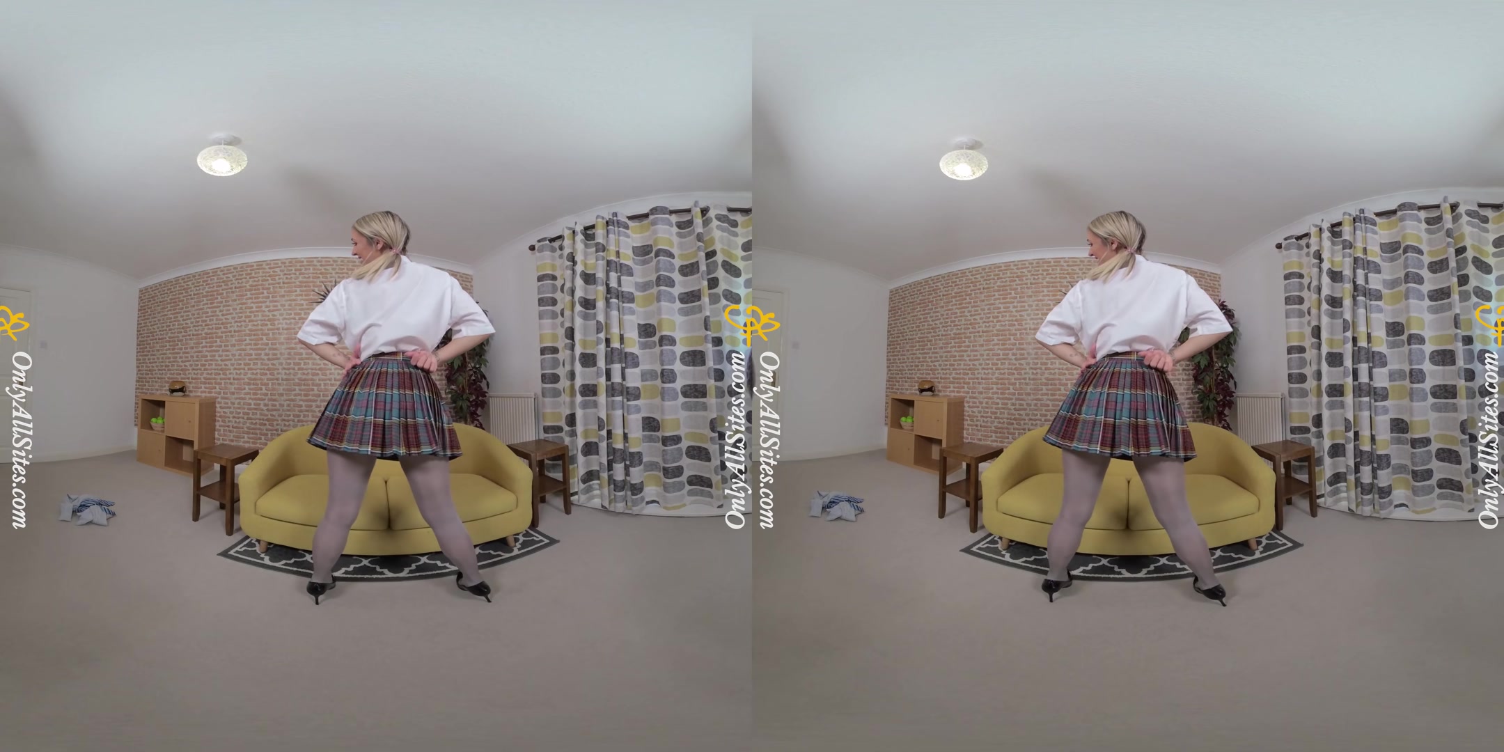 Samantha - Hollywood Smile - OnlyTease