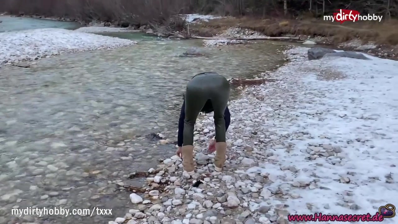 Busty teen 18+ Gets A Huge Cumshot While Fucking In The Snow