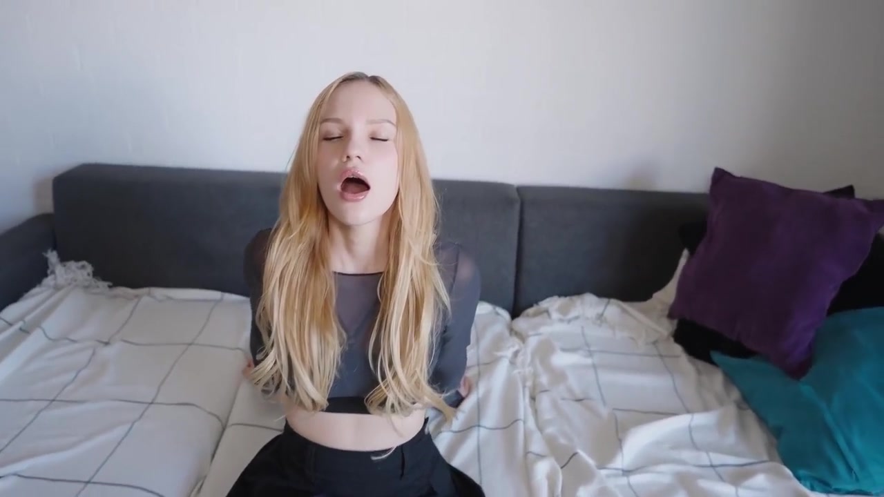 A Gag Instead Of A Lollipop For A Beautiful Fertile Blonde
