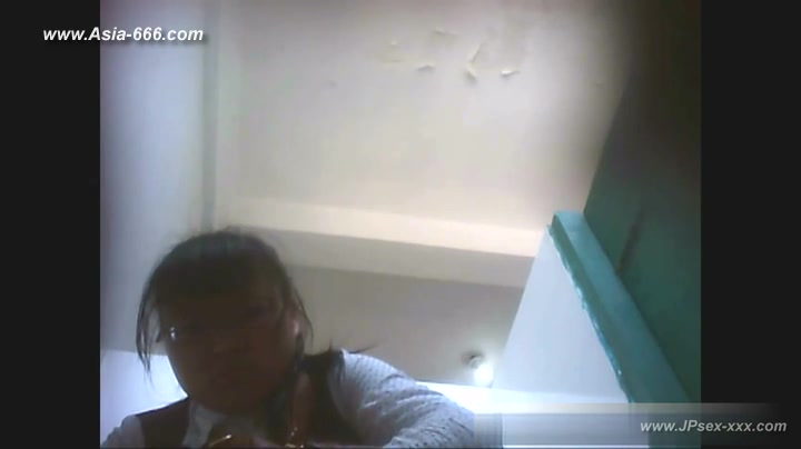 chinese girls go to toilet.57