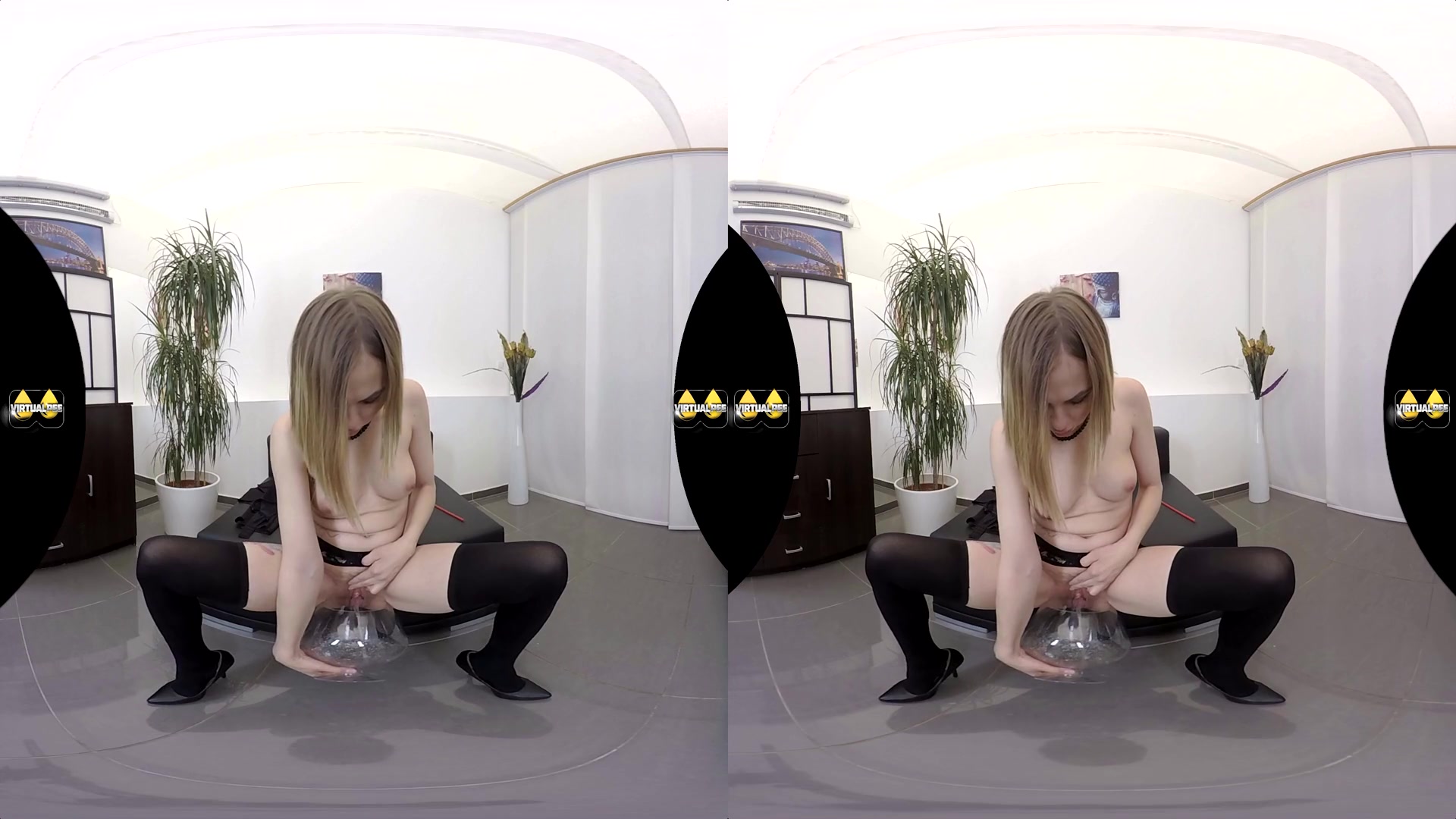 Lexy Star in Slow Start - VirtualPee