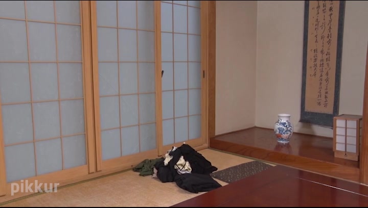 Emiri Momota Seducing By Flashing Pussy: Emiri Momota