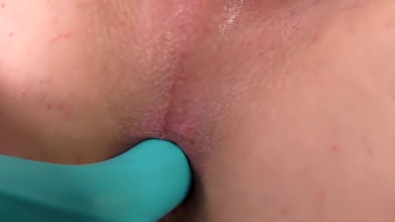 TS Stunner Jazling Perez Toyfucks Her Ass
