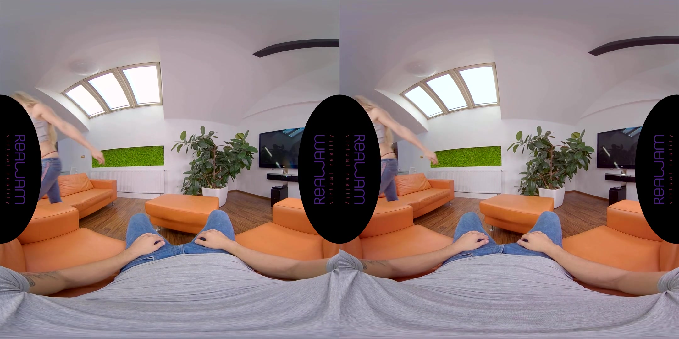 Alecia Fox & Lola Myluv in Story - RealJamVR