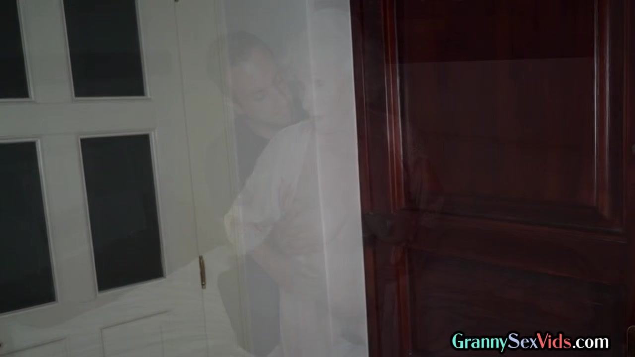 Old hairy granny enjoys pussyfuck