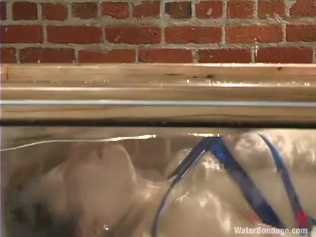 Carly in Waterbondage Video