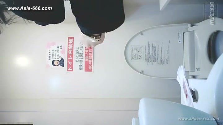 peeping asian office lady go to toilet.5