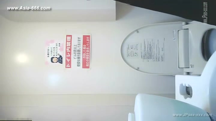 peeping asian office lady go to toilet.5