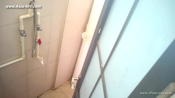 peeping chinese girls bathing.27