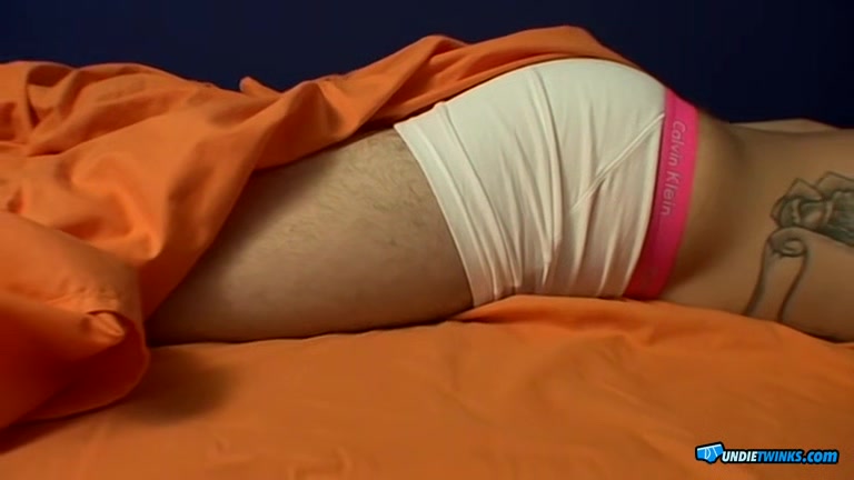 Dirty Blond Kelly Cooper Jerks Off To Fix His Morning Wood