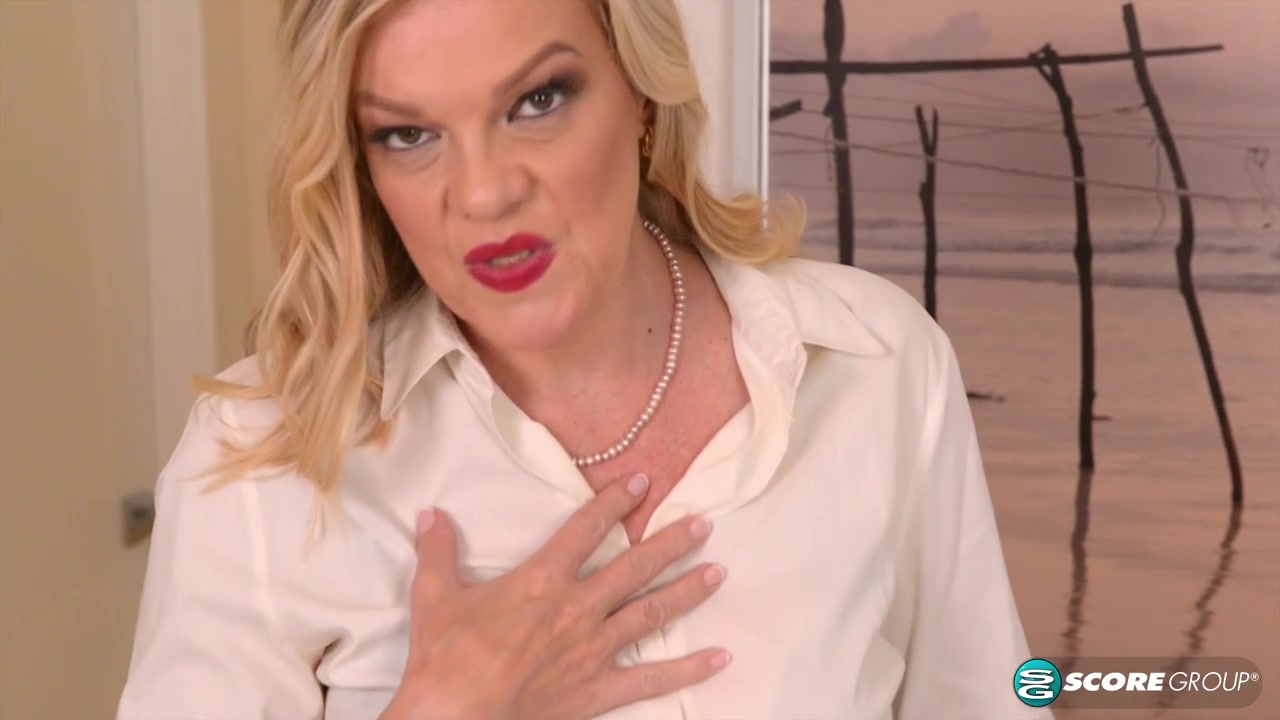Lena's tits and pussy show - 50PlusMilfs