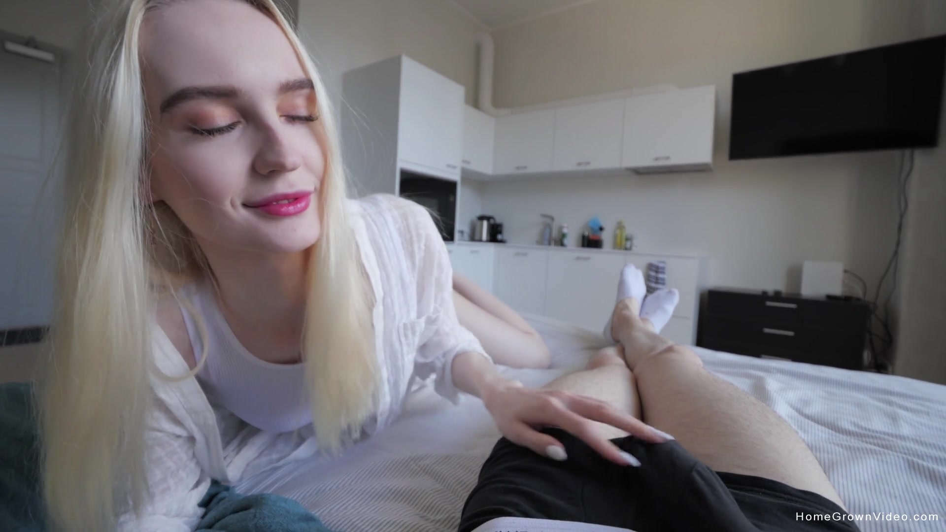 When gorgeous Shina wants that cock and cum Ryen can't possibly say no.