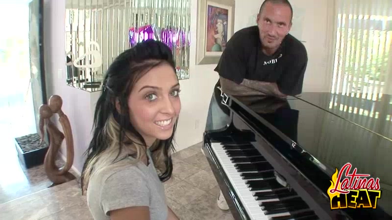 Pretty Latina Takes a Big Cock - LatinaSexStudio