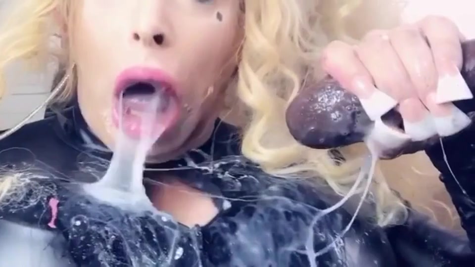 Pose Deep Throat 5 - Shemale Blowjob