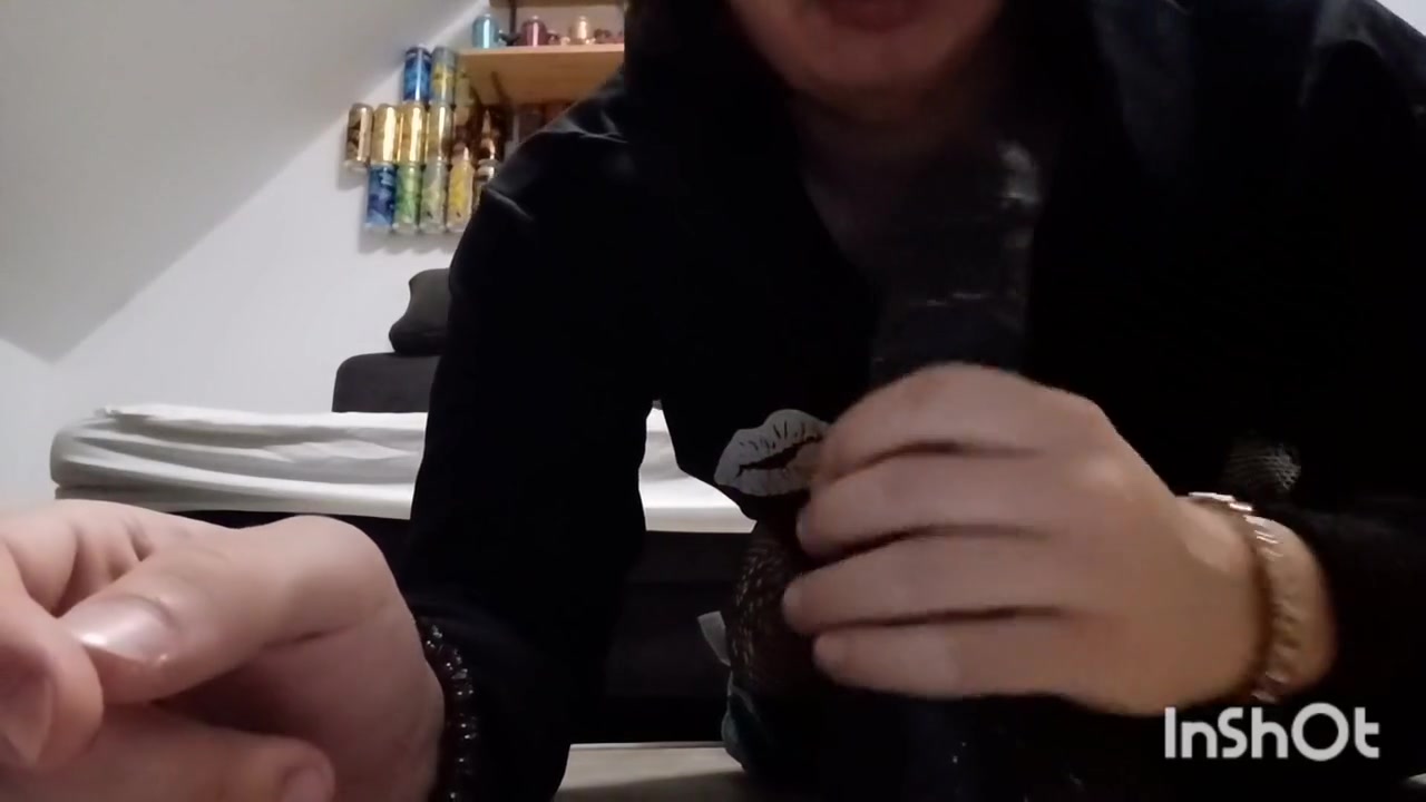 Mit Einen Braunen Dildo Gefickt Und Geblasen