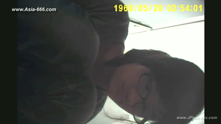 chinese girls go to toilet.68
