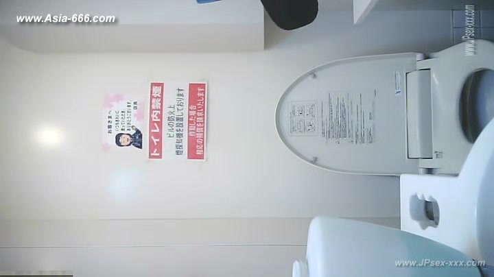peeping asian office lady go to toilet.5