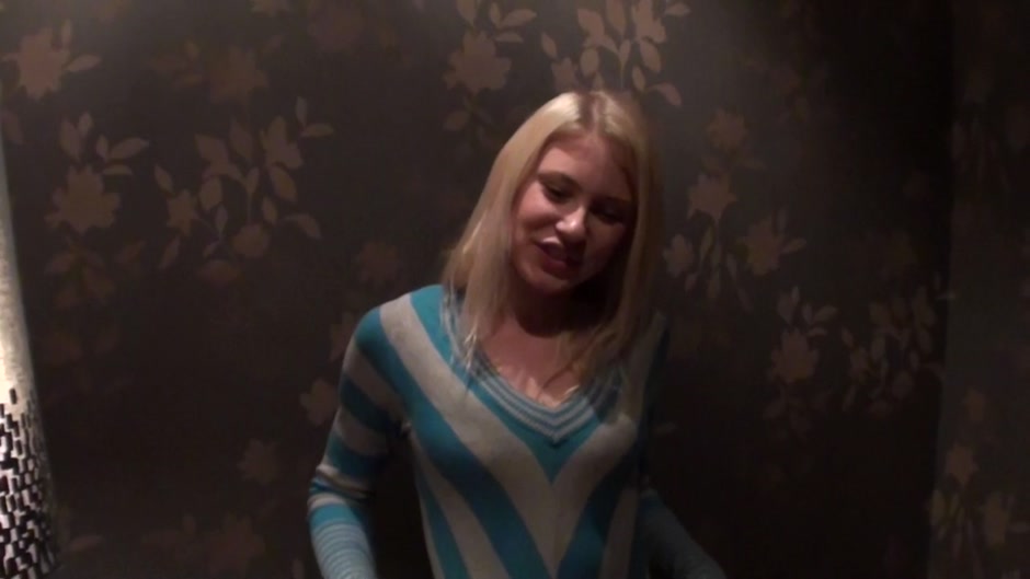 Hot pick up blonde fucks in a restroom