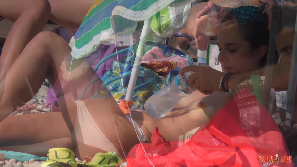 Pebble beach boobs - BeachJerk