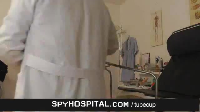 Doctor records sporty teen 18+ on gyno chair