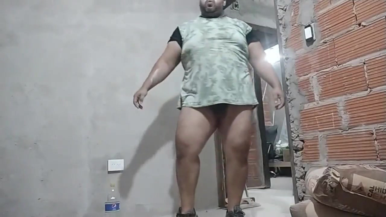 Gordo Fuerte Como Un Toro Entrena Con Bolsas De Cemento