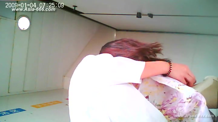 chinese girls go to toilet.44