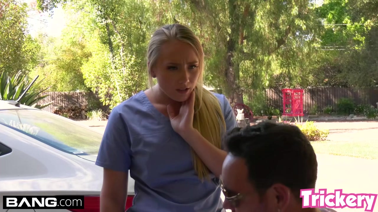 Trickery PAWG AJ Applegate has sex on the job