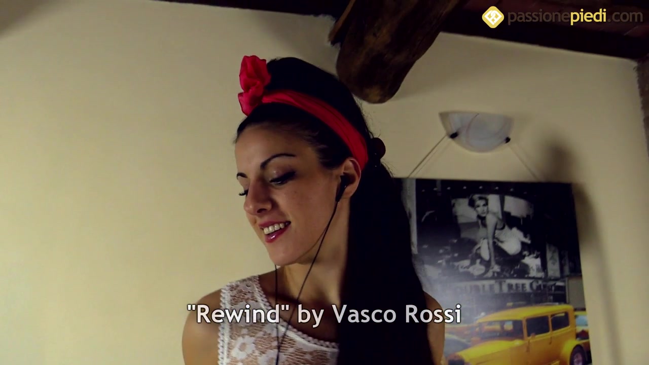 Sexy Bianca dancing along to Rewind by Vasco Rossi